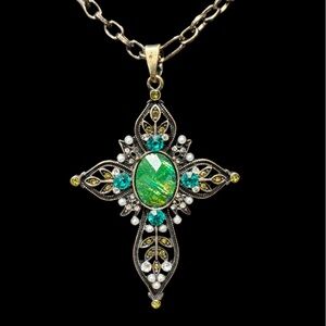 Vintage Inspired Green and Gold Cross Pendant Necklace. NWT
